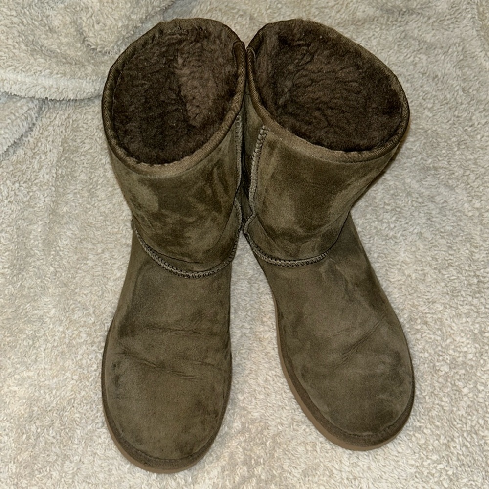 UGGs color: OLIVE *AUTHENTIC*